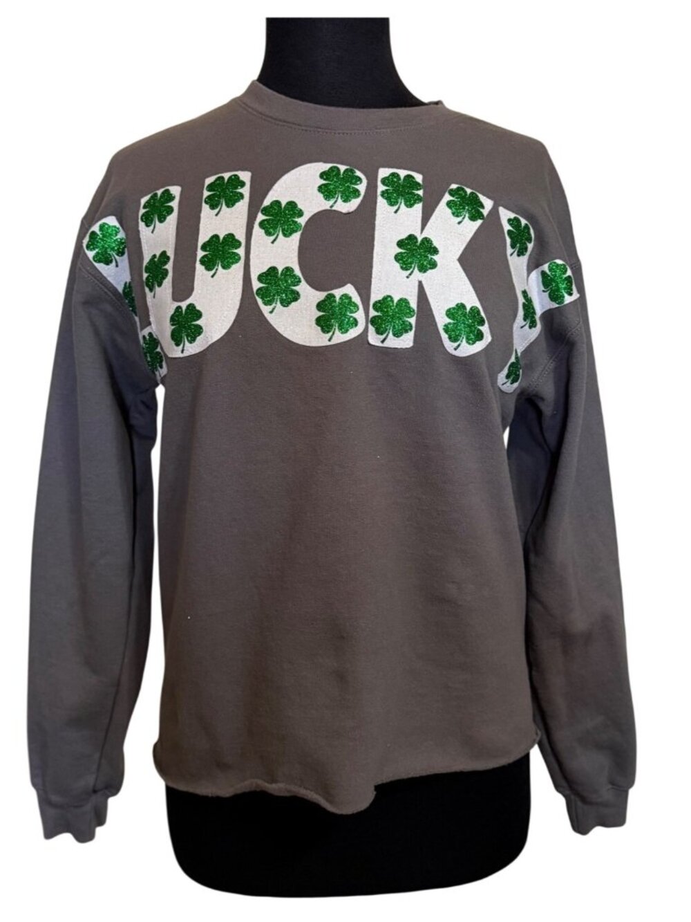 Unbranded Gray Crewneck Sweatshirt w/"LUCKY" Graphic Green Shamrocks Size L-READ